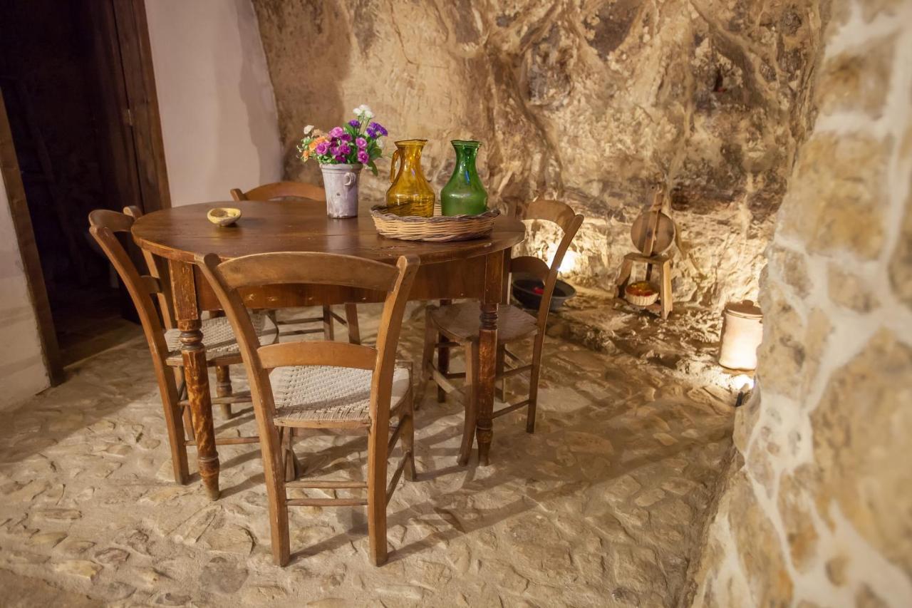 Case-Grotte Degli Avi, Esperienza Abitativa In Grotta Modica Luaran gambar