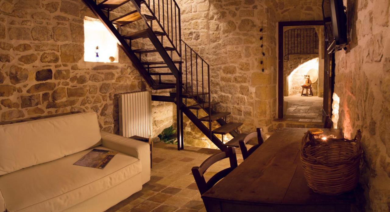 Case-Grotte Degli Avi, Esperienza Abitativa In Grotta Modica Luaran gambar