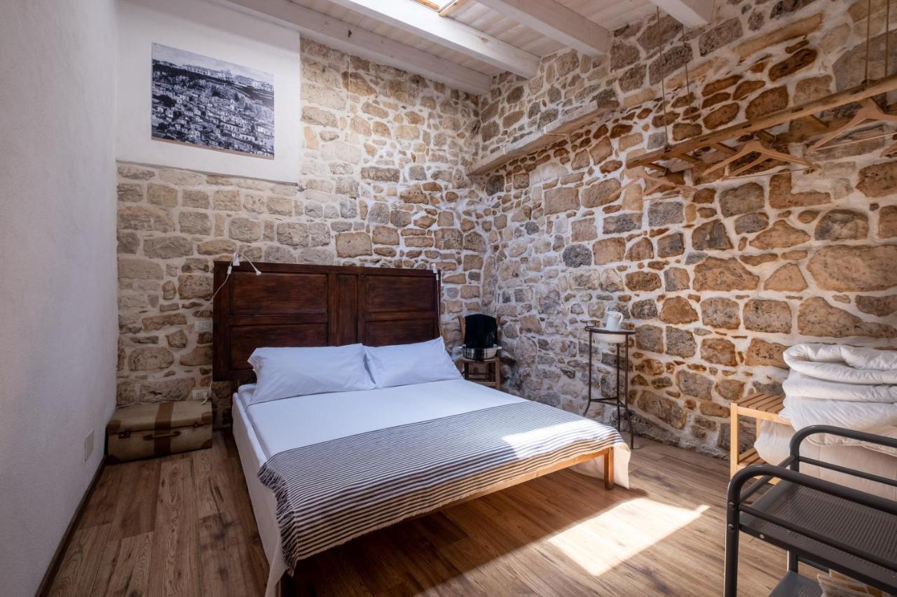 Case-Grotte Degli Avi, Esperienza Abitativa In Grotta Modica Luaran gambar