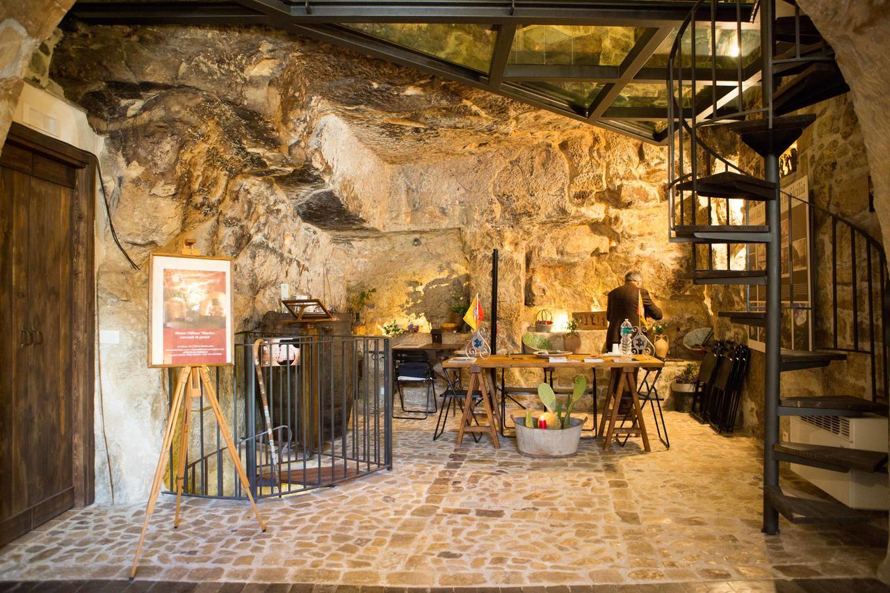 Case-Grotte Degli Avi, Esperienza Abitativa In Grotta Modica Luaran gambar