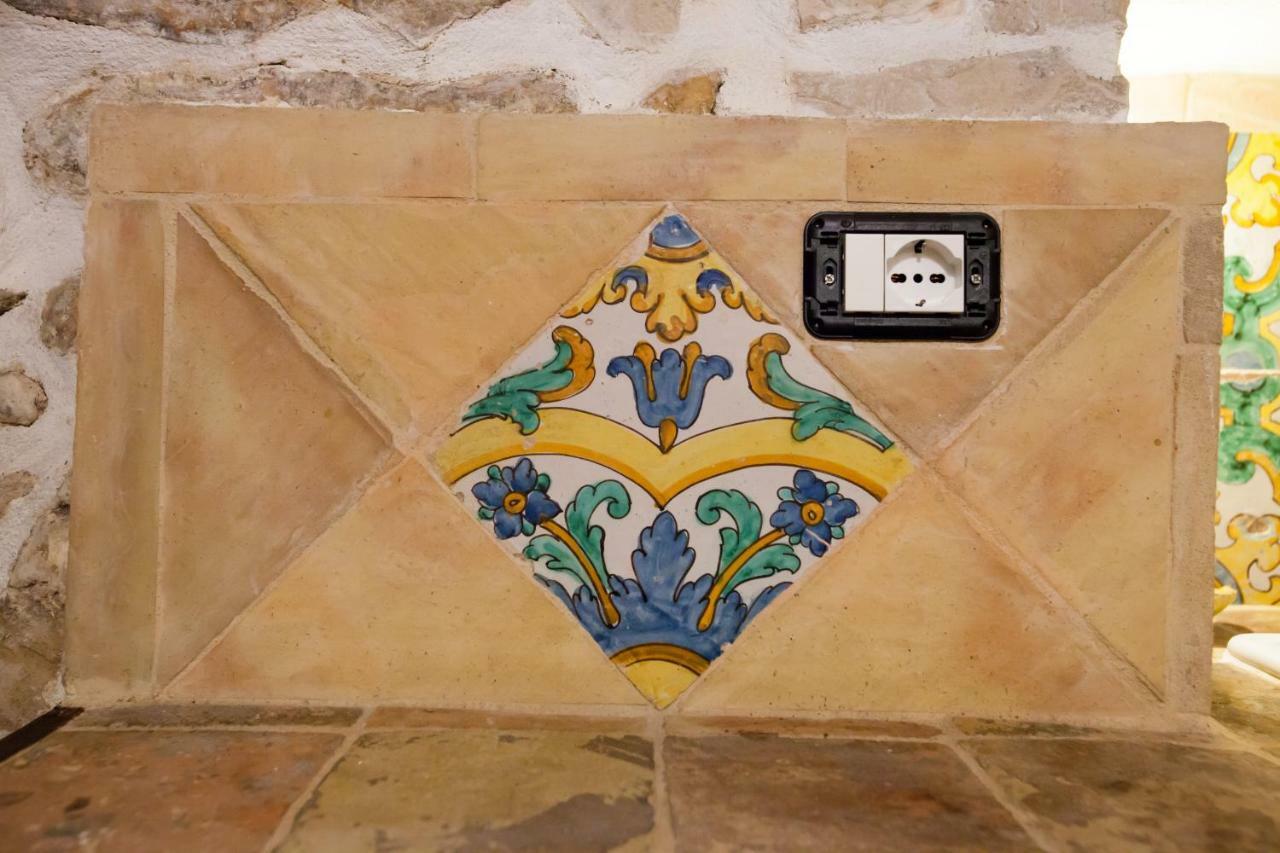 Case-Grotte Degli Avi, Esperienza Abitativa In Grotta Modica Luaran gambar