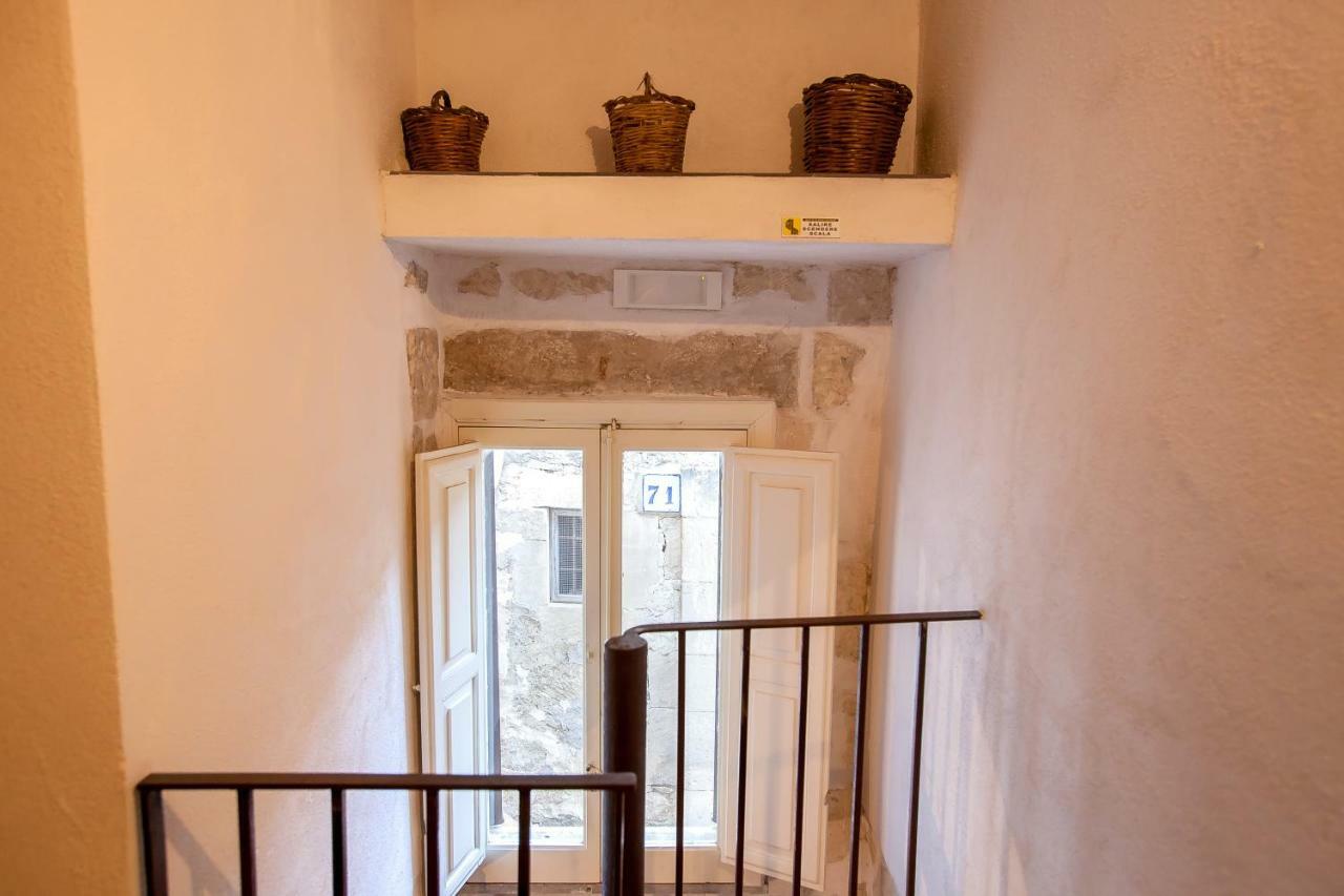 Case-Grotte Degli Avi, Esperienza Abitativa In Grotta Modica Luaran gambar