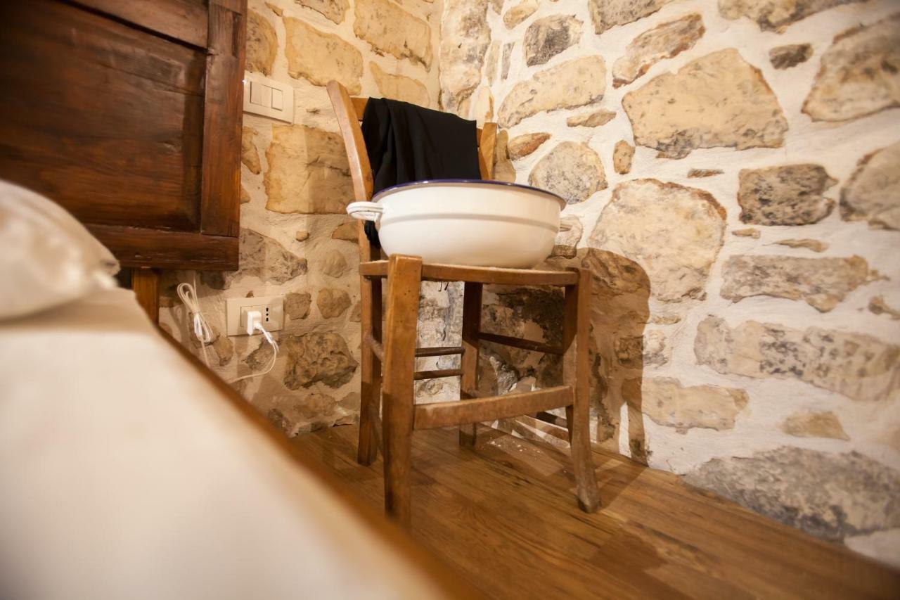 Case-Grotte Degli Avi, Esperienza Abitativa In Grotta Modica Luaran gambar