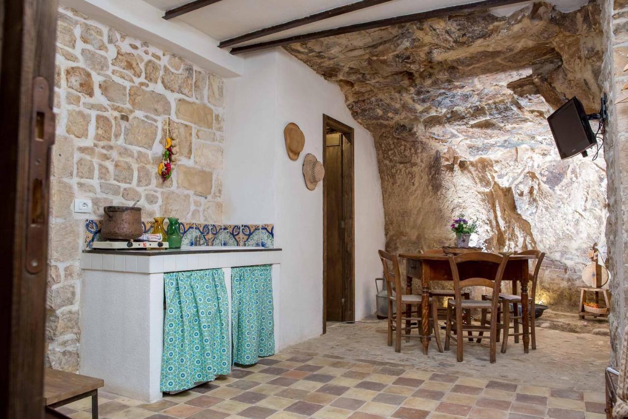 Case-Grotte Degli Avi, Esperienza Abitativa In Grotta Modica Luaran gambar