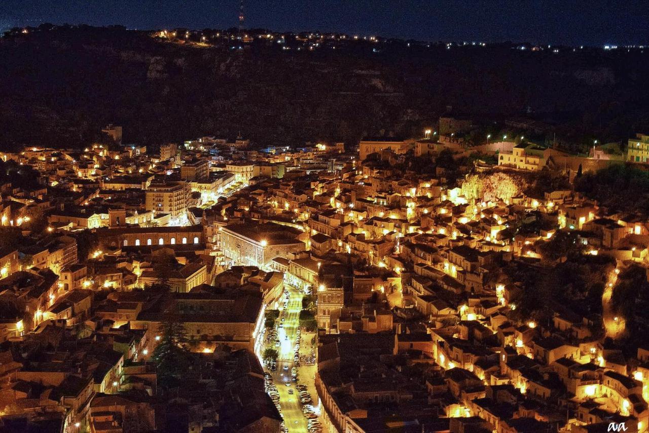 Case-Grotte Degli Avi, Esperienza Abitativa In Grotta Modica Luaran gambar