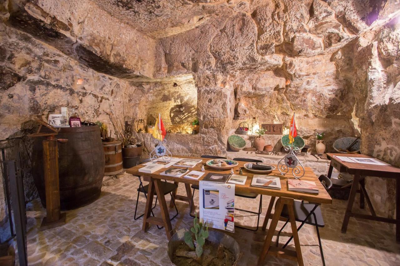 Case-Grotte Degli Avi, Esperienza Abitativa In Grotta Modica Luaran gambar