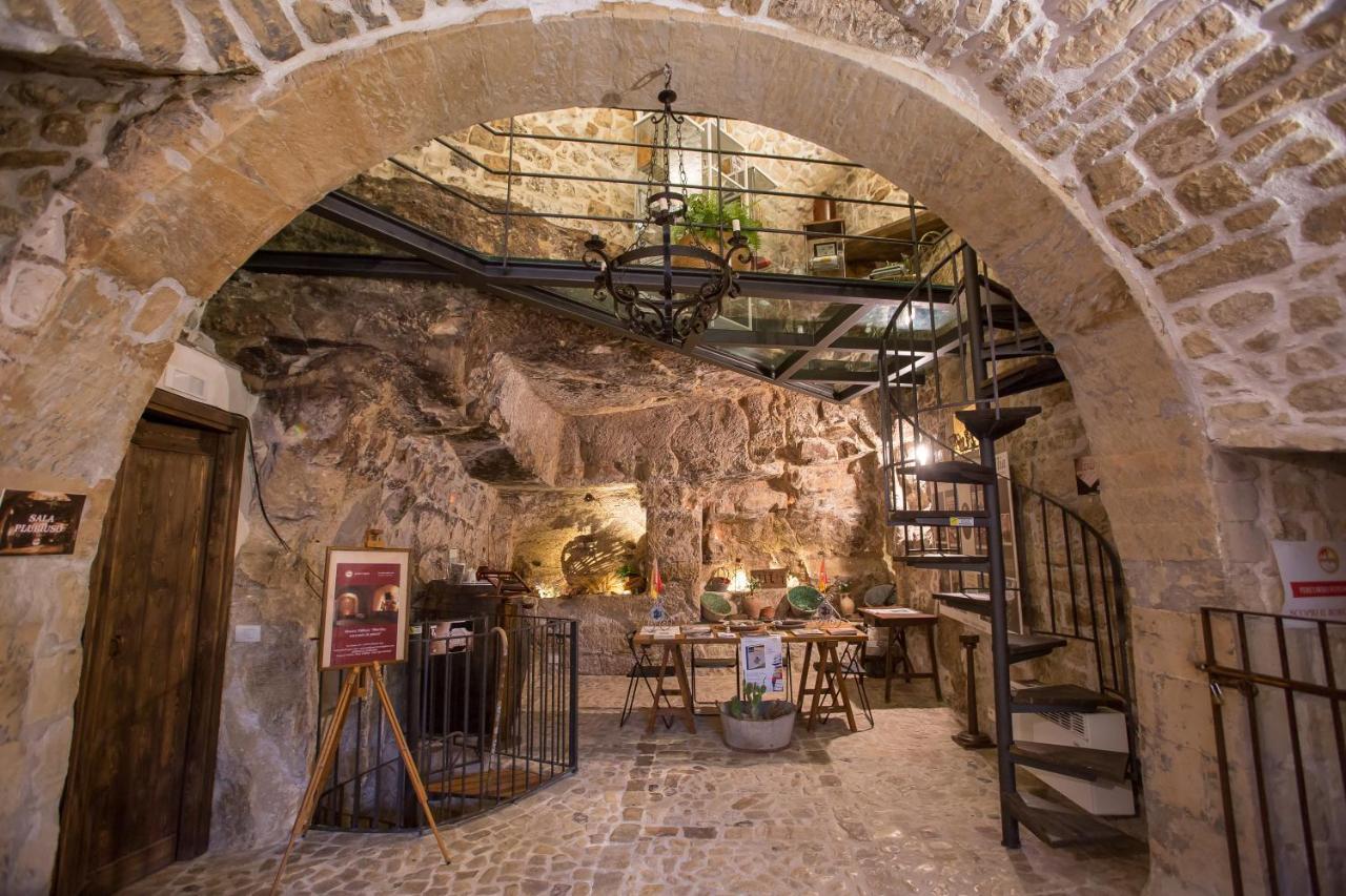 Case-Grotte Degli Avi, Esperienza Abitativa In Grotta Modica Luaran gambar