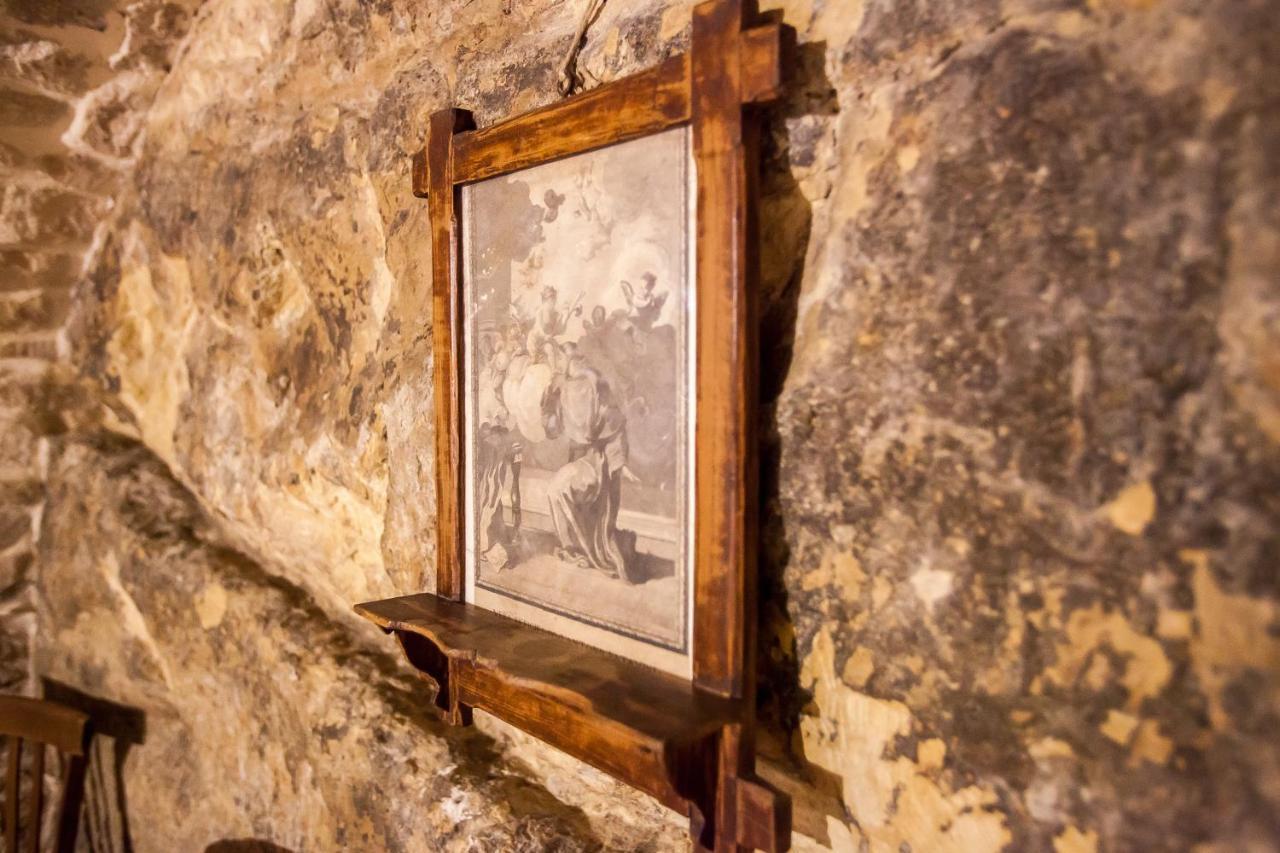 Case-Grotte Degli Avi, Esperienza Abitativa In Grotta Modica Luaran gambar