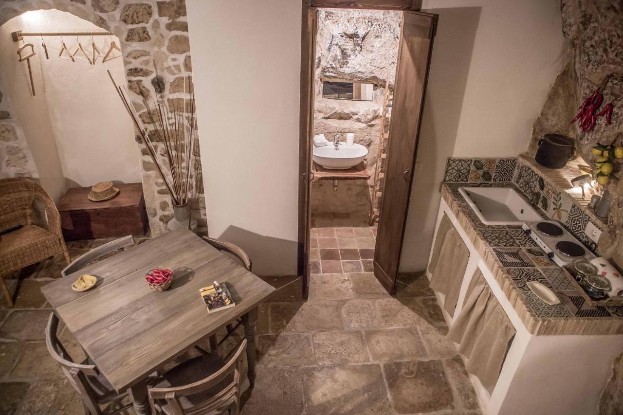 Case-Grotte Degli Avi, Esperienza Abitativa In Grotta Modica Luaran gambar