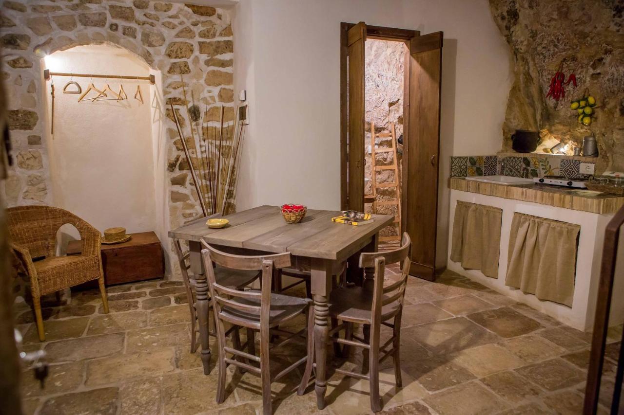 Case-Grotte Degli Avi, Esperienza Abitativa In Grotta Modica Luaran gambar